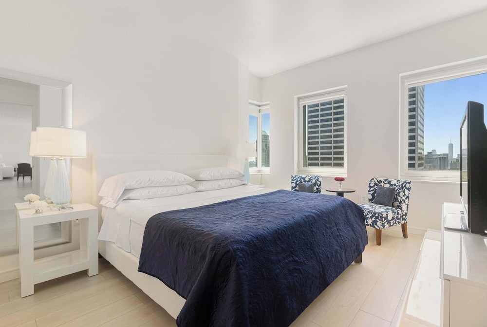 Luxury 4brm 2500 sq ft Penthouse - Walk to Times Square
