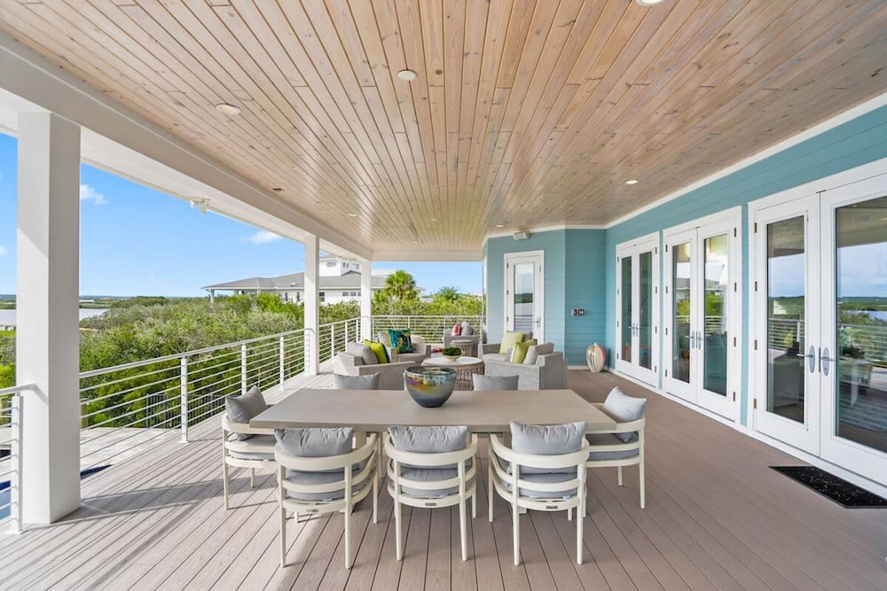 400 Steps to Sand Waterfront Luxury w Dock Pool