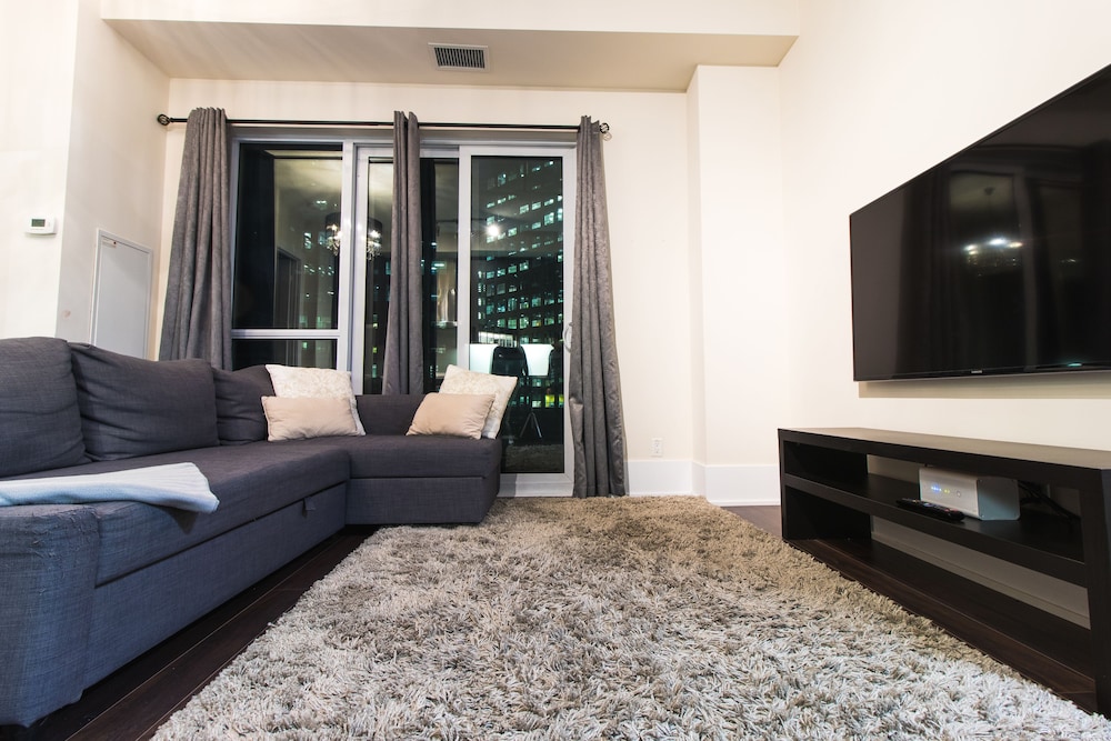 Luxury One Bedroom by Rogers Centre-0