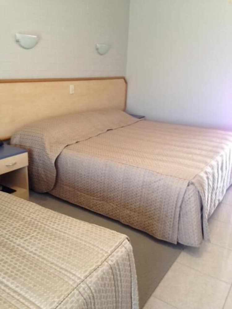 Euston Club Motel