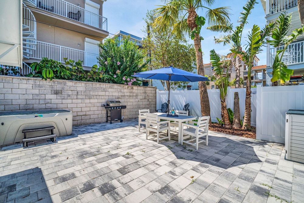 New Sweet Beach Nook Hot Tub Ocean Vibes