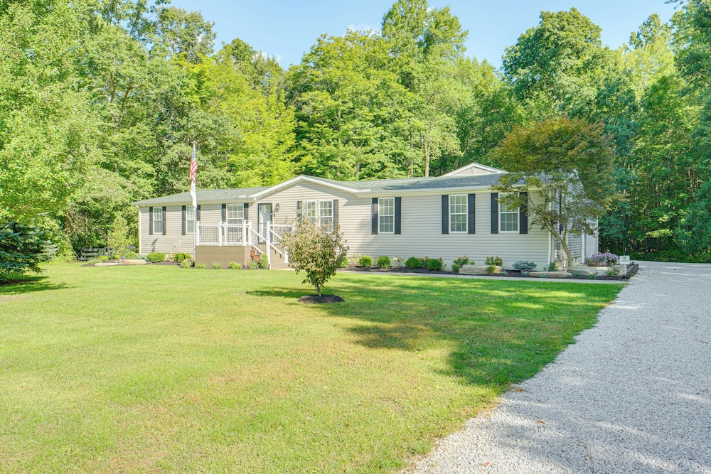 1 Mi to Geneva SP: Family Home w/ Game Room & Yard