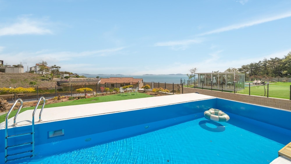 Ganghwado Narangstay Poolvilla Pension view 4