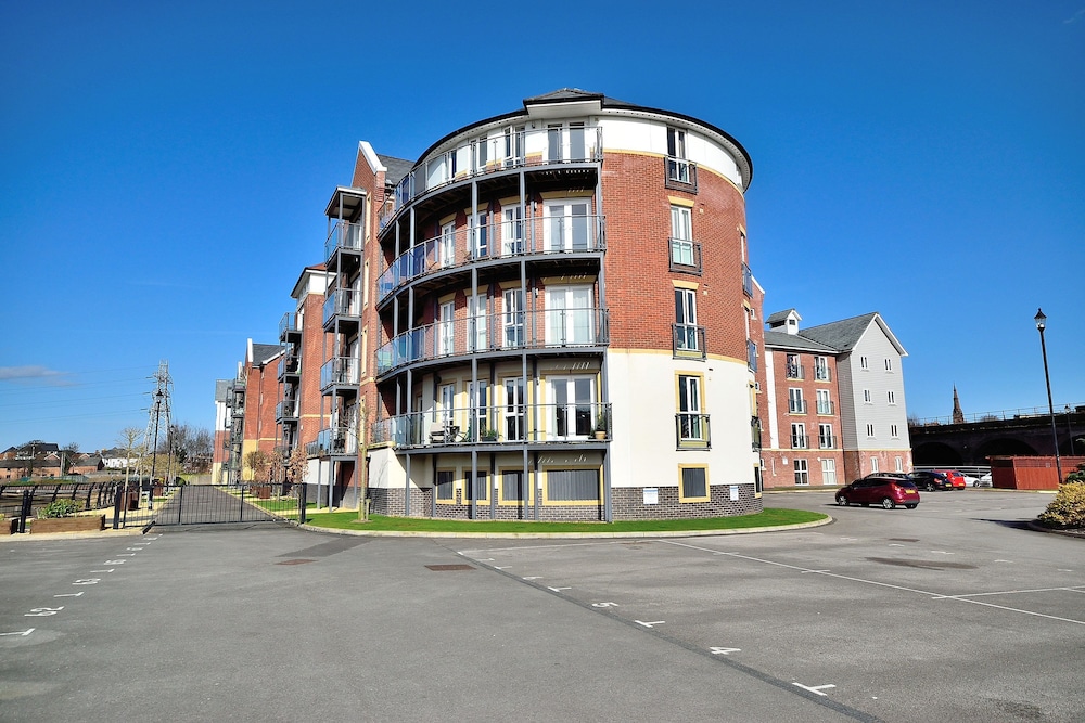 Racecourse Serviced Apartments