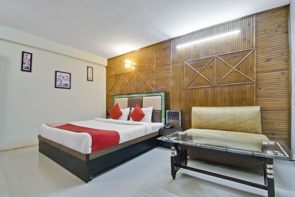 Capital O 11741 Hotel Nest