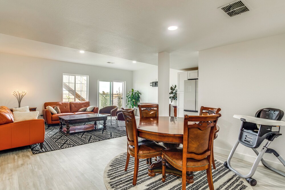 4 Mi to Gaylord Rockies: Modern Aurora Apartment