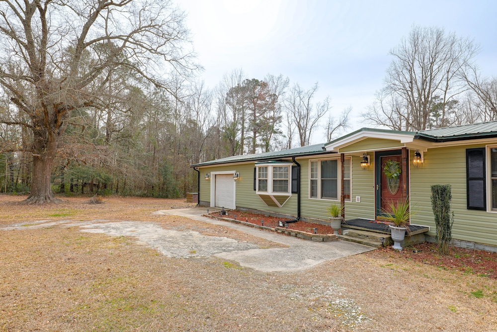 Peaceful Delco Family Home w/ Private Deck! view 5