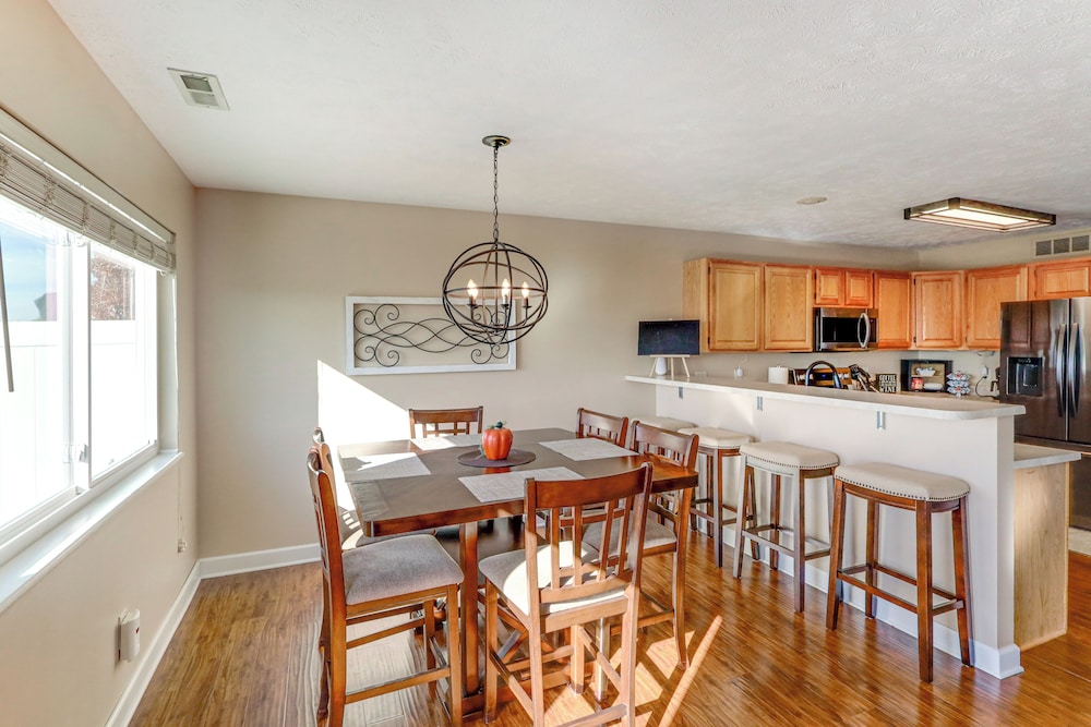 4 Mi to Memorial Stadium: Family Escape in Lincoln