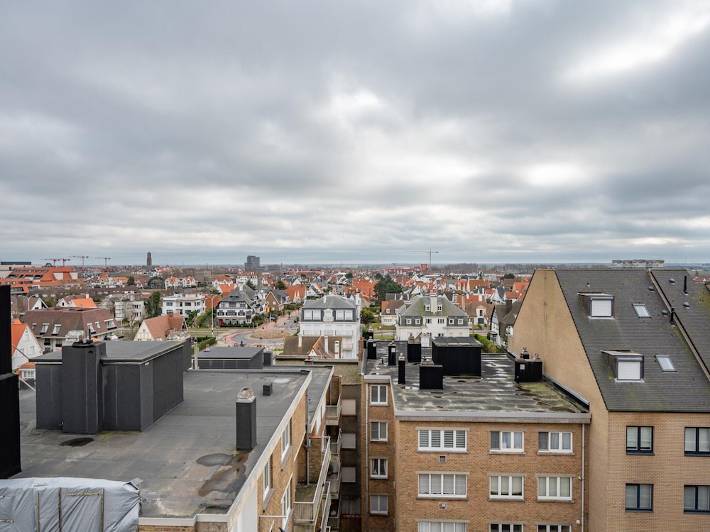 Spacious 9-guest Knokke Apt