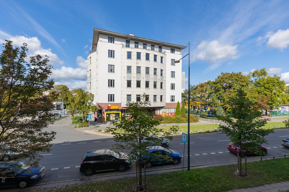 Warsaw Stawki Cosy Apartment by Renters
