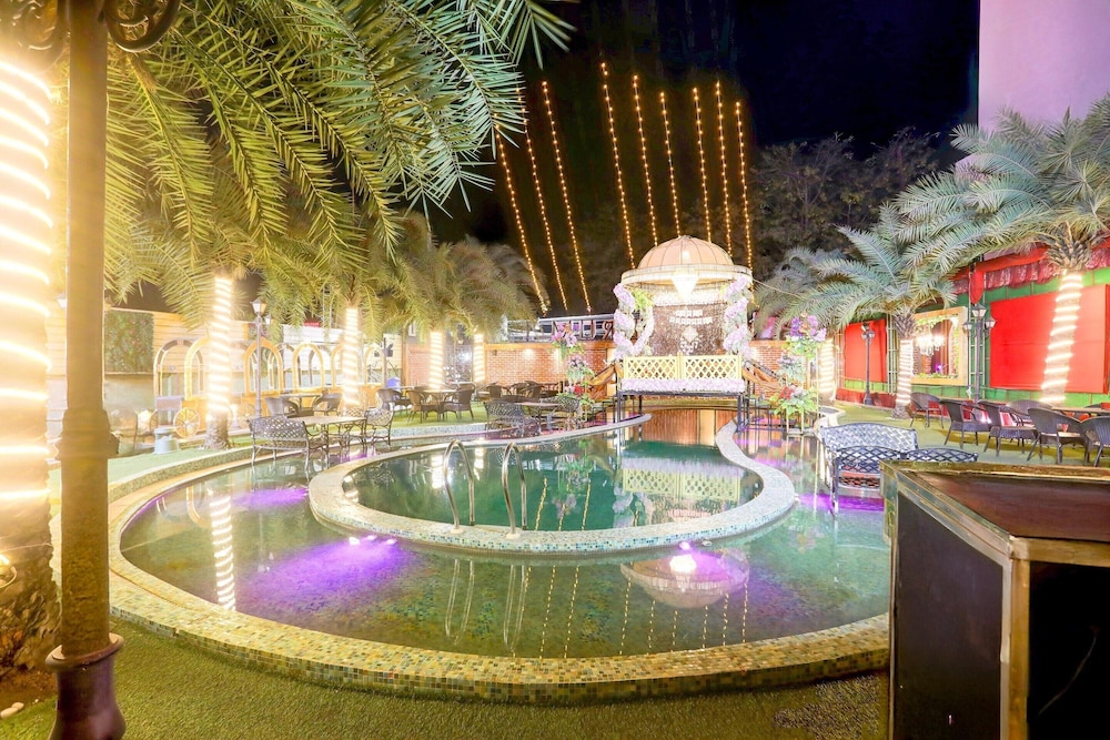 Luxurious Family Retreat With Pool in Patna