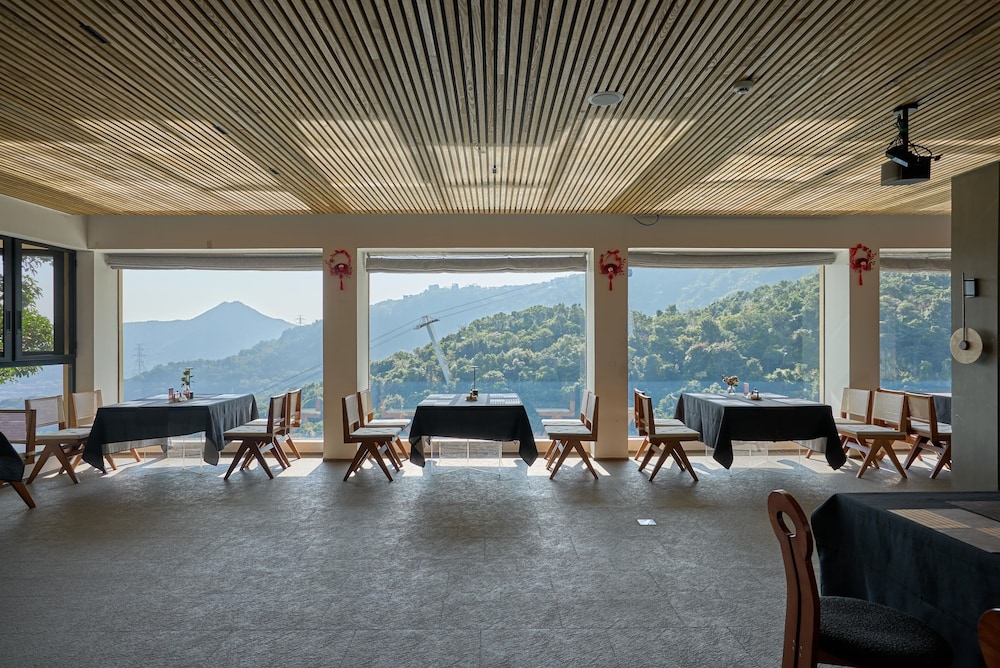 Miyue Shenzhen Tianlu Secret Wild Wizard Holiday Hotel