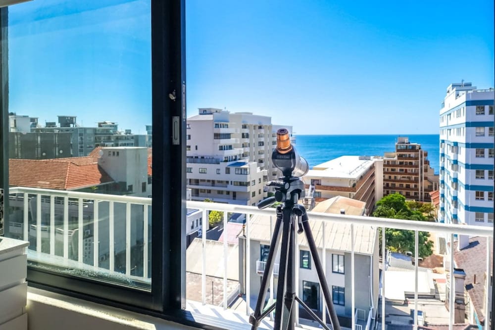 Elegant Sea Point Retreat Splendid Views Wifi