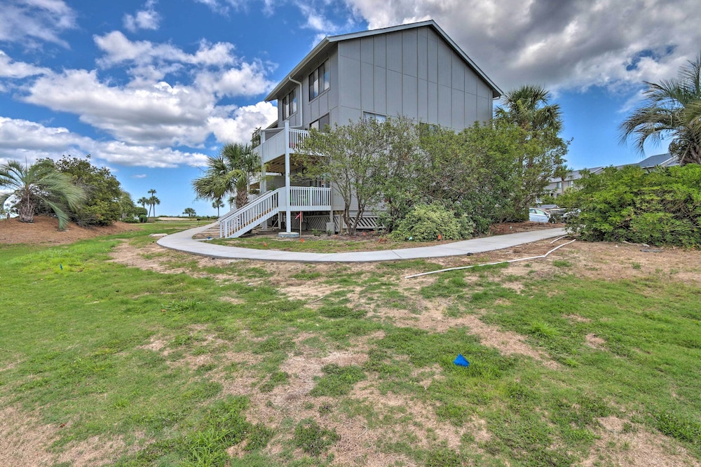 Relaxing Harbor Island Condo: Walk to the Beach! view 3