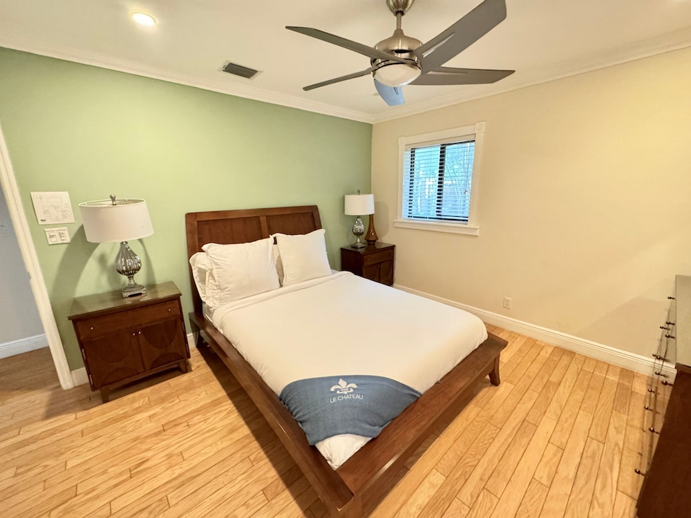 Vidal Manor 4BR Oasis w Pool Cabana- Wilton Dr