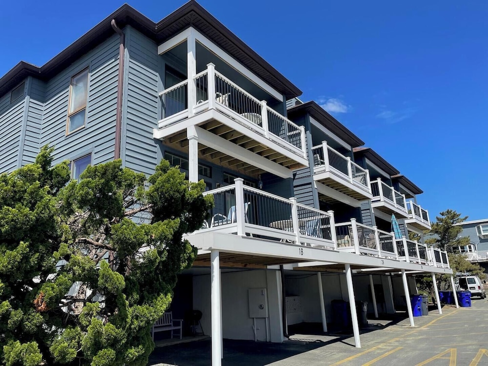 Ocean Harbor 2B