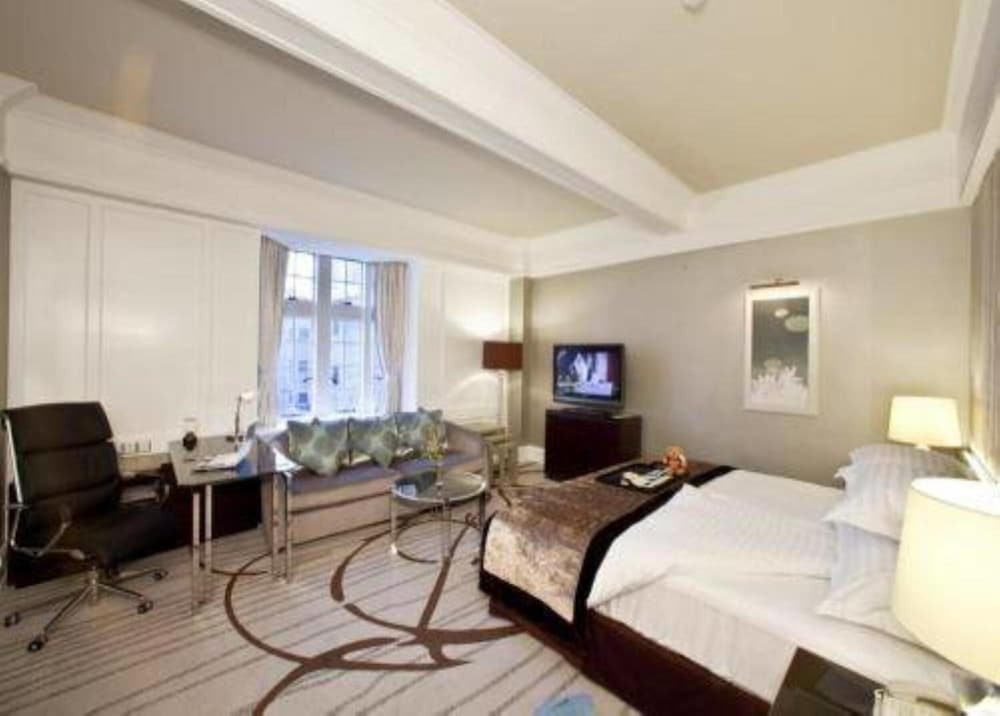 Jin Jiang Hotel 17