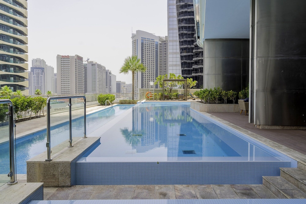 Elegant Apartment Amidst Vibrant Area with Balcony