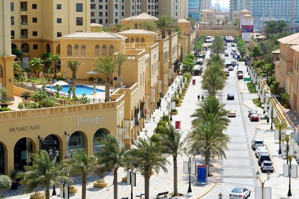 Heart of Dubai Marina-Clos to Tram Metro