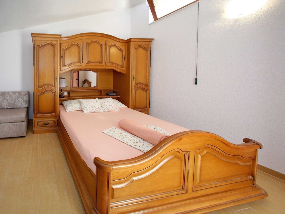 Fantastic Holiday Home With Amazing Garden, Private Pool, Directly on the Beach view 5