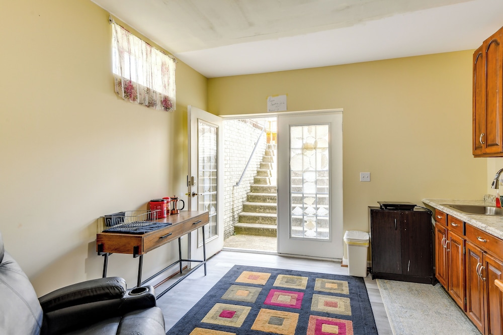 Pets Welcome! Cozy Family Apartment in Sterling