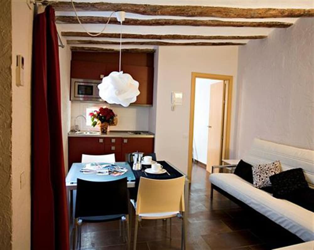 Apartments Ciutat Vella - Image 5