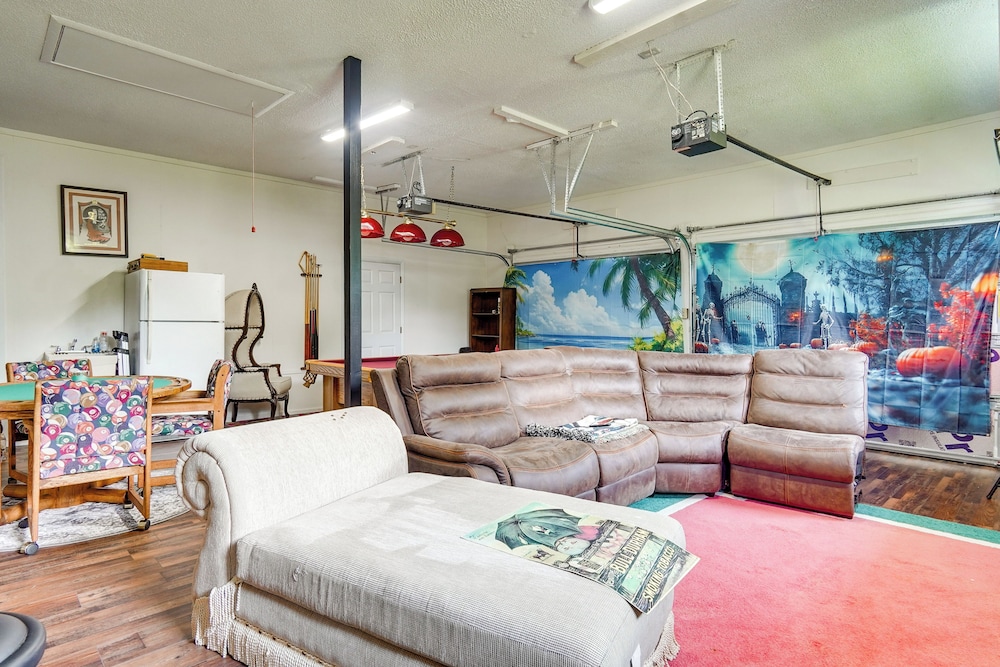 Pool & Game Room: Family Retreat in Fayetteville