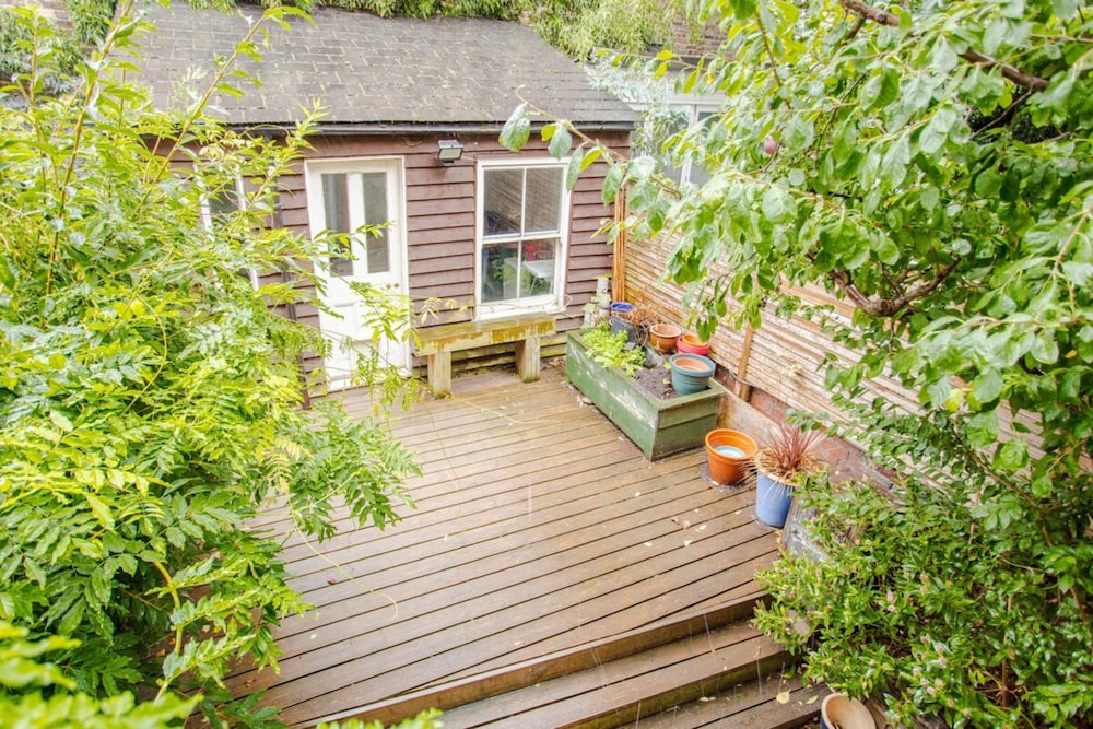 Mountgrove Road Spacious 2 Bedroom Flat