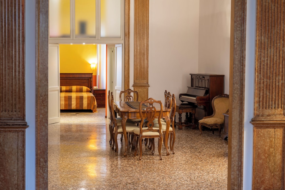 Savoia & Jolanda Apartments
