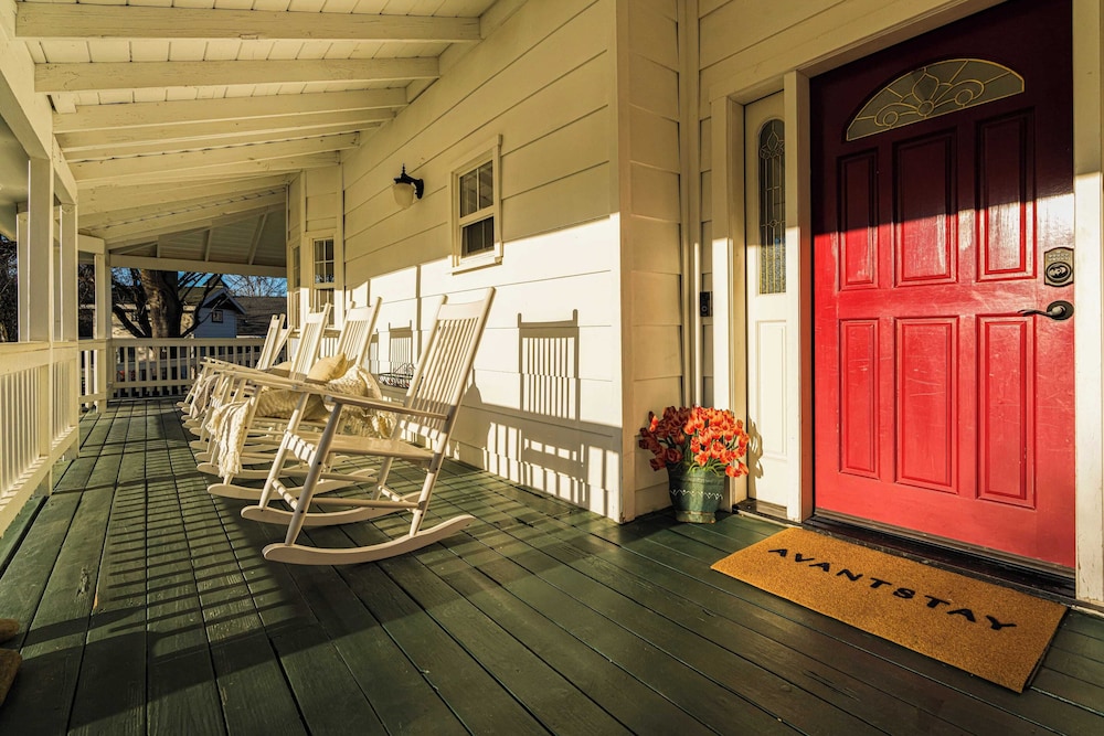 Victorian Manor In Paso Robles Wine Country + Pool, Hot Tub, Firepit, Tennis Court Sleeps 28