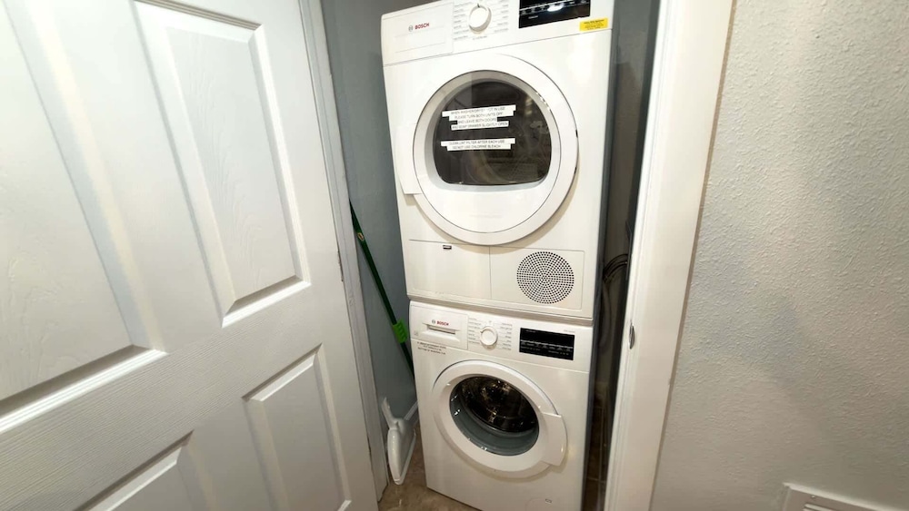 Sleeps 10 Direct Beach Heated Pool 3 Bedroom Apts
