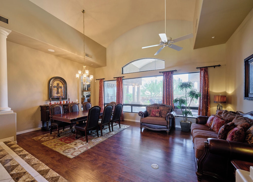 Valley View Villa - Private Pool - Hidden Bedroom