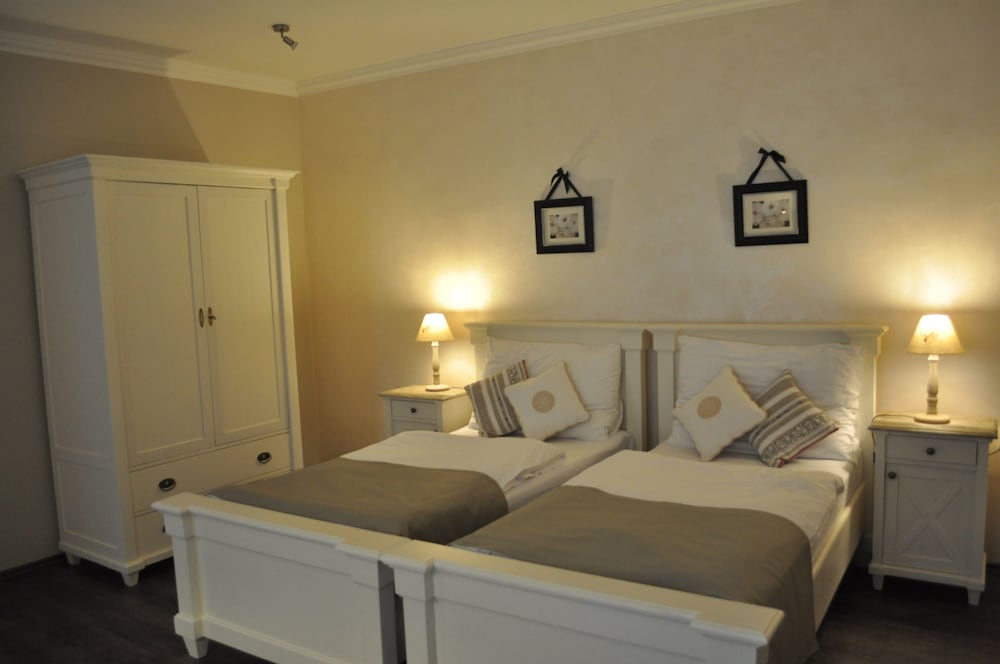 Hotel Apartment Residence - Image 1