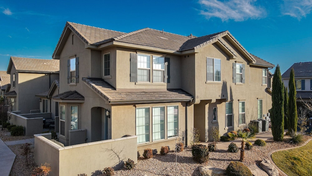 Sun Villa 3 Bedroom Townhouse
