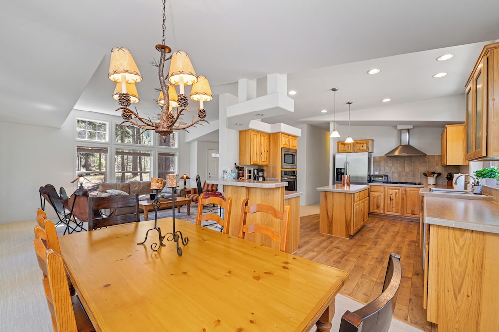 Gorgeous, Dog-friendly, Riverfront, 200-acre Ranch