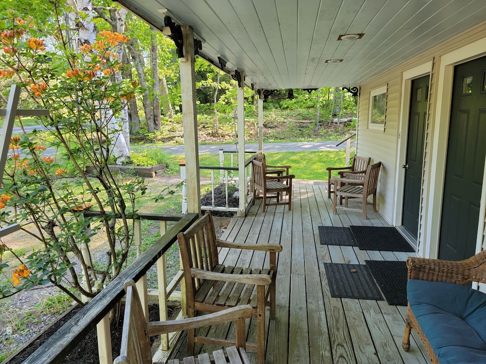 Hawks House Inn