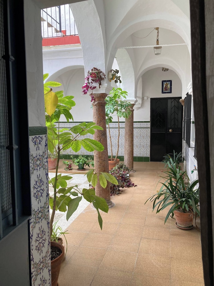 Charming 1900 Andalusian Apartment in Arcos de la Frontera
