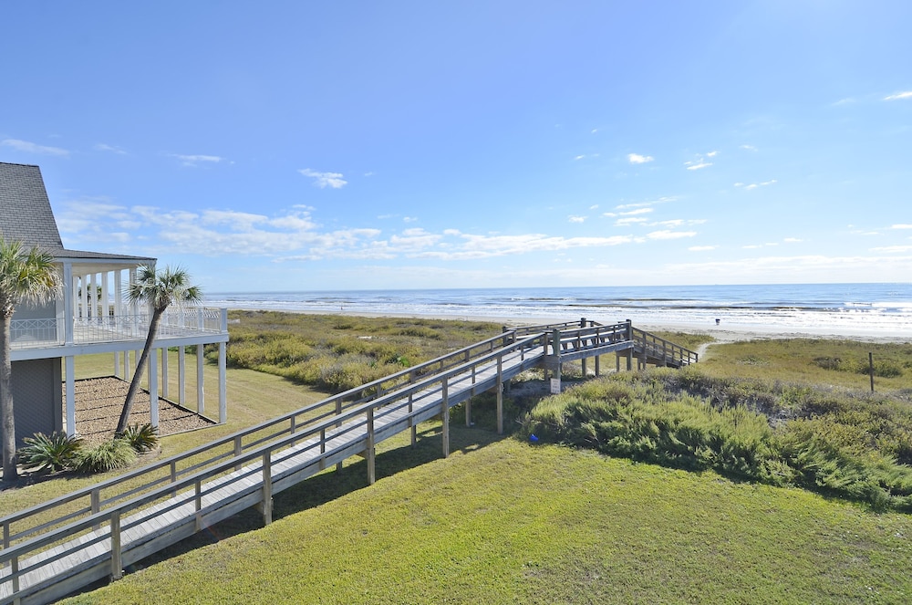 Beachfront Dolphin by Ryson Vacation Rentals