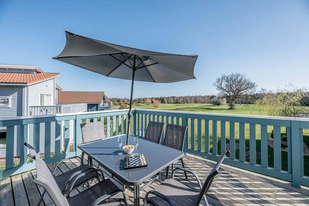 Stargaze Fritton With 3 Bedrooms and 2 Bathrooms view 2