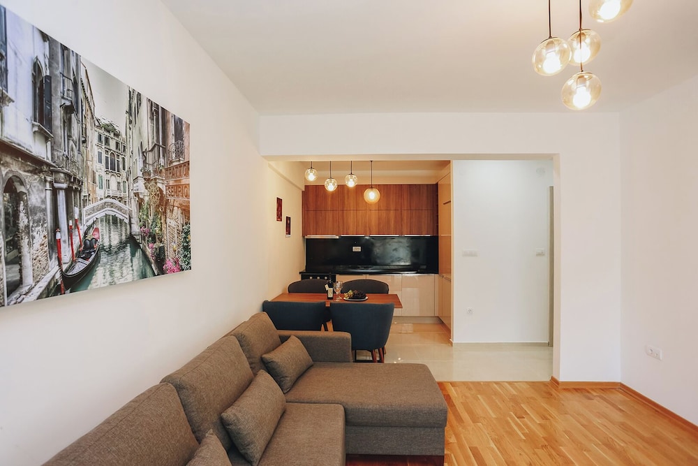 Status Apartments 140