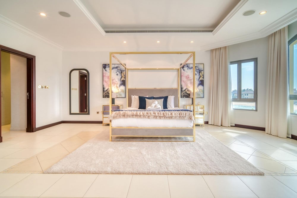 Beachfront 5BR Villa w Private Pool at the Palm