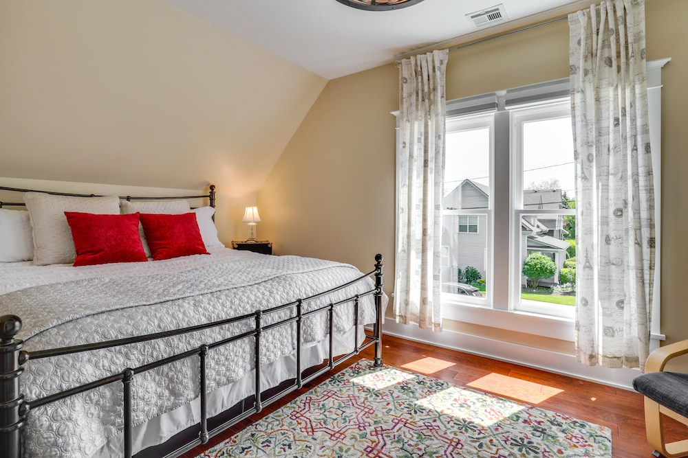 Albany Vacations - Historic Home Near Downtown Salem: Walk to Capitol - Property Image 5