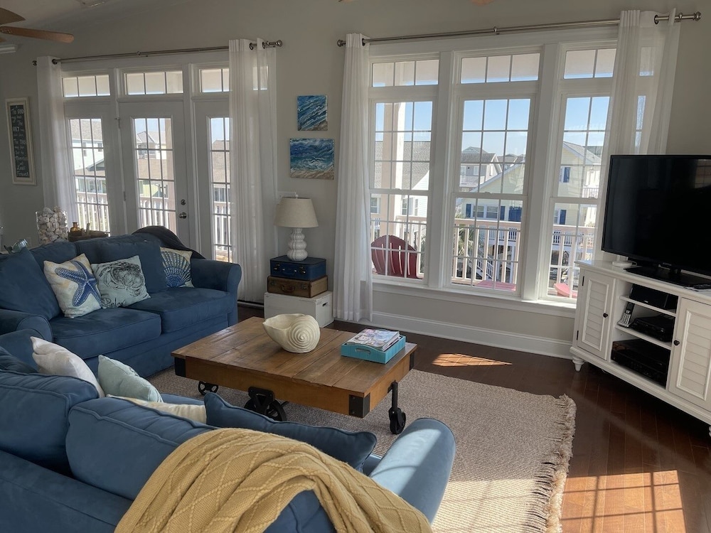 Compass Rose 4 Bedroom Home by RedAwning