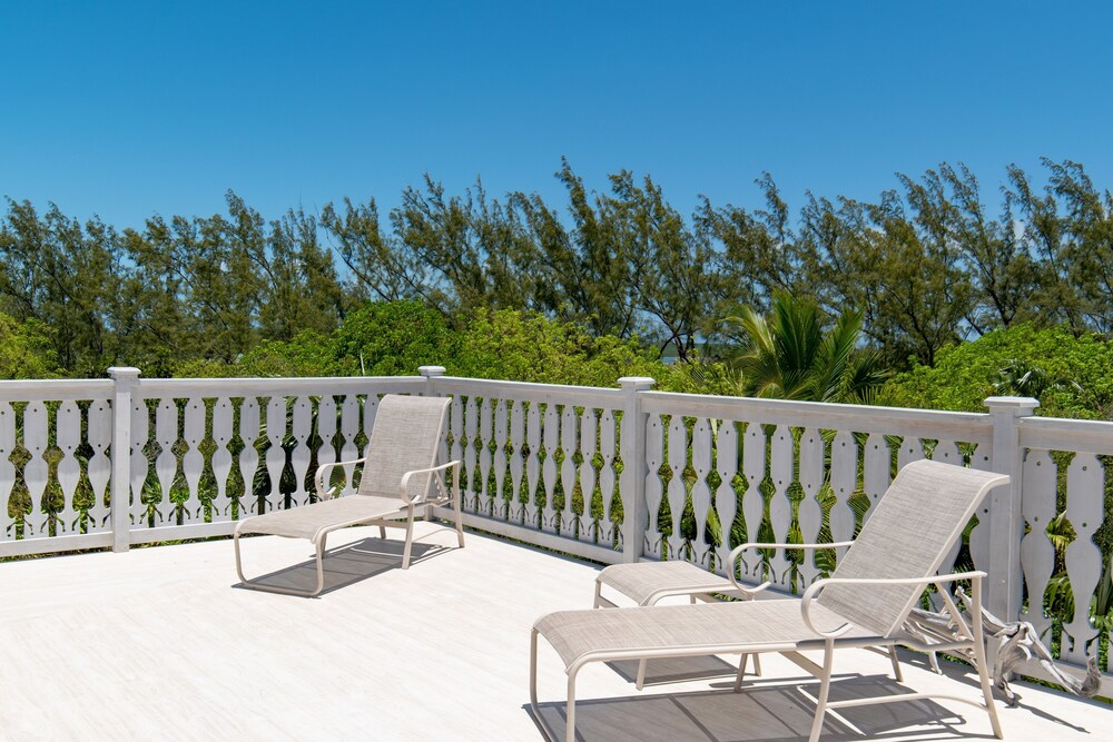 Sundowner Villa 4 Bedroom Villa - Property Image 1