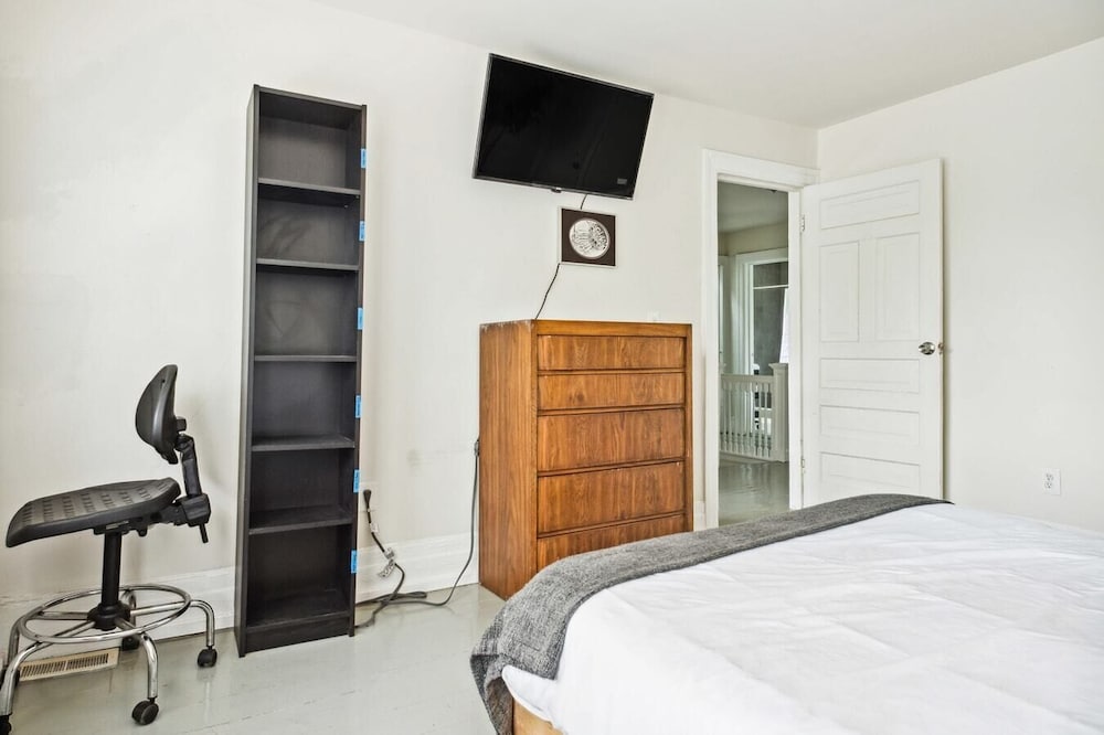 Spacious 4BR Getaway: Perfect for Family & Friends