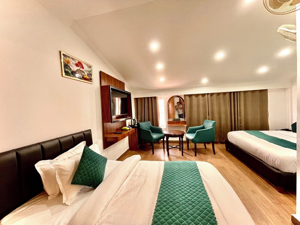 Hotel Roshie Mall Road Mussoorie