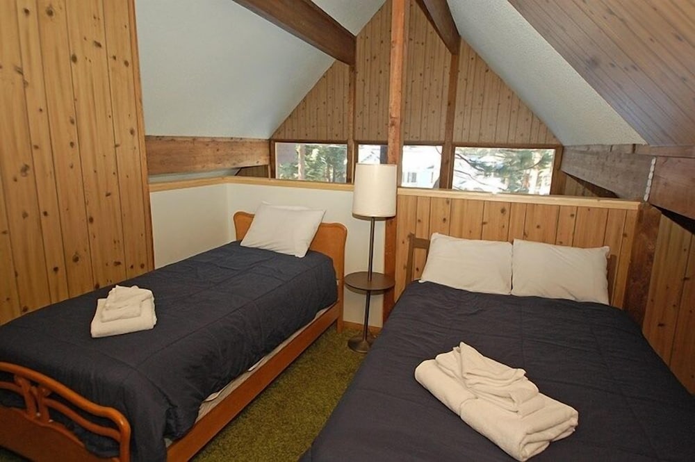 1116 Golden Bear 3 Bedroom Cabin by RedAwning view 3