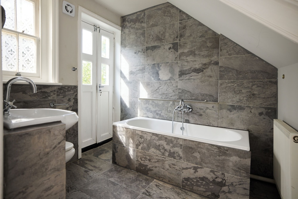 The West Hill Place - Dazzling 2bdr Flat
