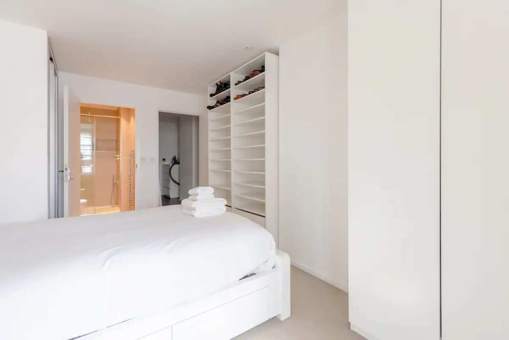 Modern 2BD Flat With a Balcony - Wandsworth
