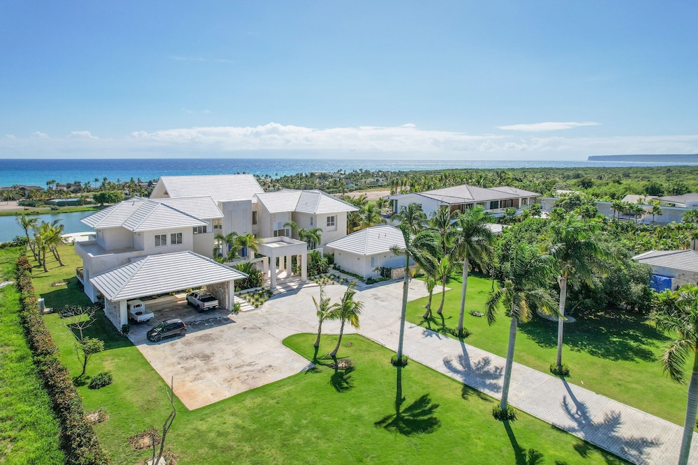 Stunning 6BR Villa With Ocean View in Cap Cana